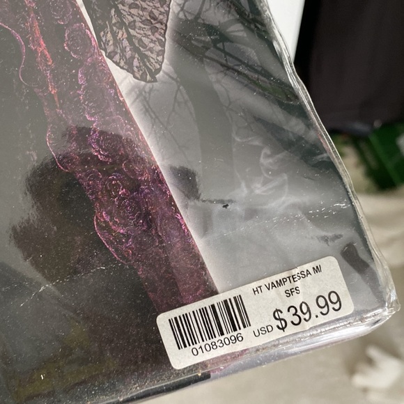 Never used Spirit Vamptessa costume - Picture 3 of 7